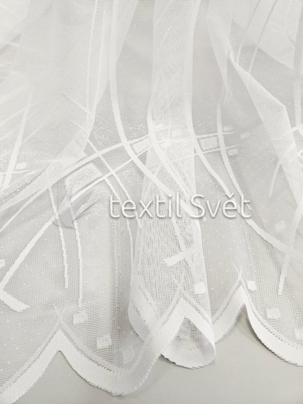 záclona pletená abstraktní trojúhelníky