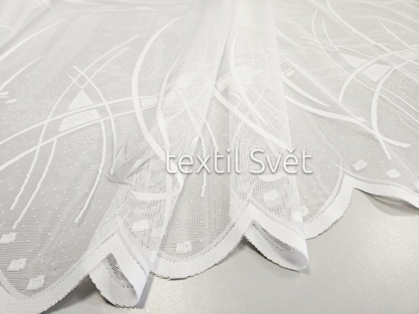 záclona pletená abstraktní trojúhelníky