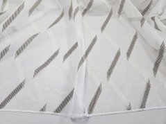 záclona tkaná s hnědým  vzorem  v. 300 cm