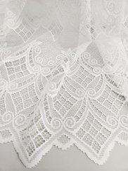 záclona pletená zámecký design