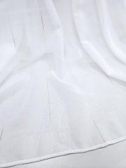 záclona tkaná s hnědou nitkou