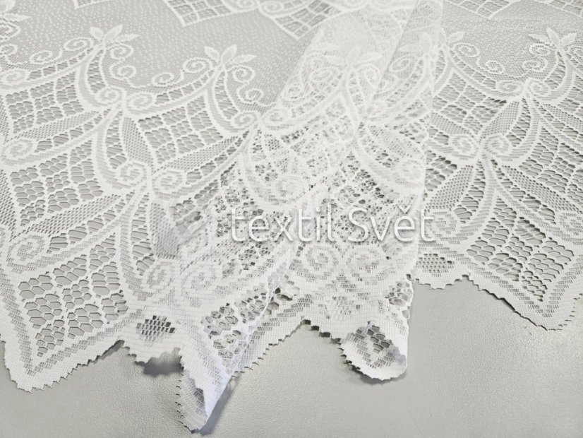 záclona pletená zámecký design