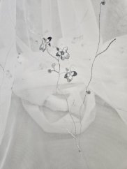 záclona tkaná vyšívka šedý kvíteček