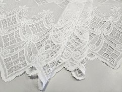 záclona pletená zámecký design