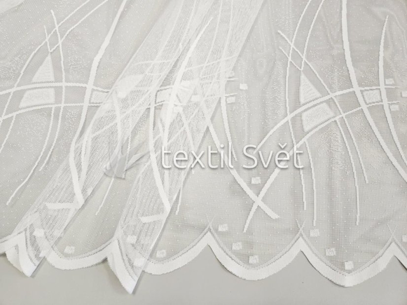 záclona pletená abstraktní trojúhelníky