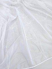 záclona tkaná vyšívka bílý větší květ