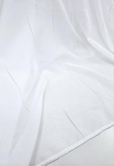 záclona tkaná s hnědou nitkou