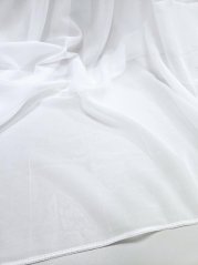 záclona tkaná s delší jemnou nitkou