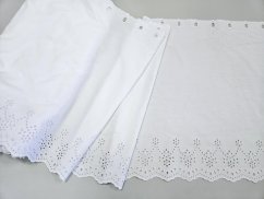 záclona tkaná s výšivkou madeira 40 cm