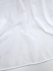 záclona tkaná s hnědou nitkou