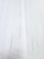 záclona tkaná s šedou nitkou